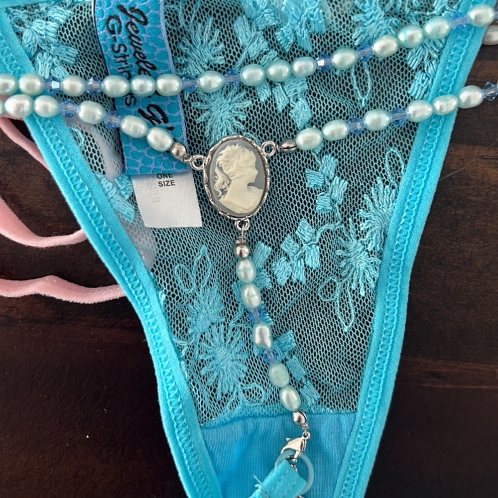 Jeweled G’s Pearl G strings